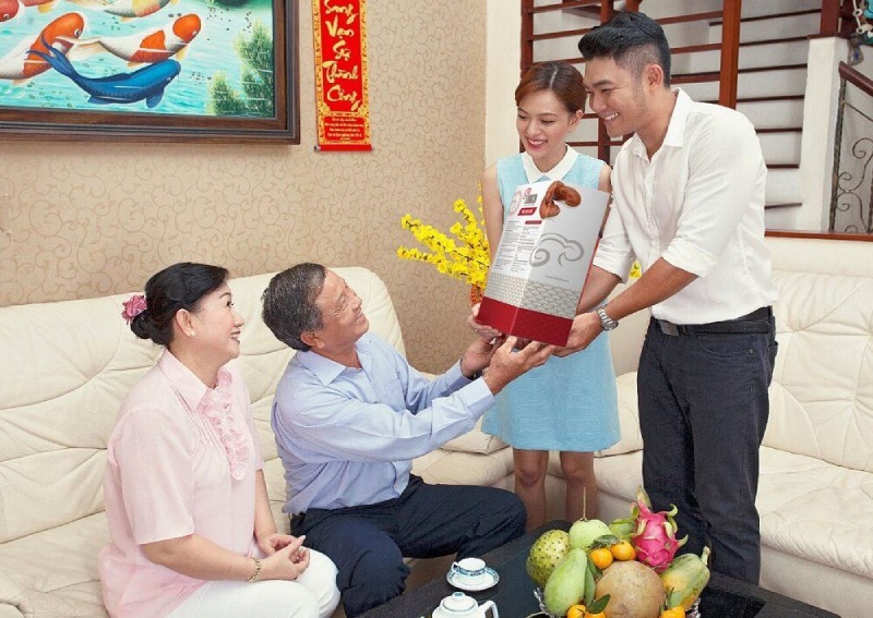 tặng quà tết cho bố mẹ