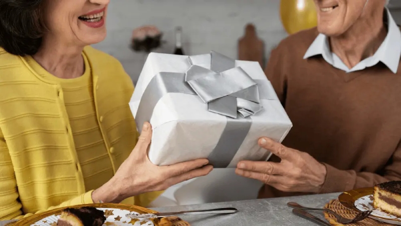 tặng trang sức cho bố mẹ