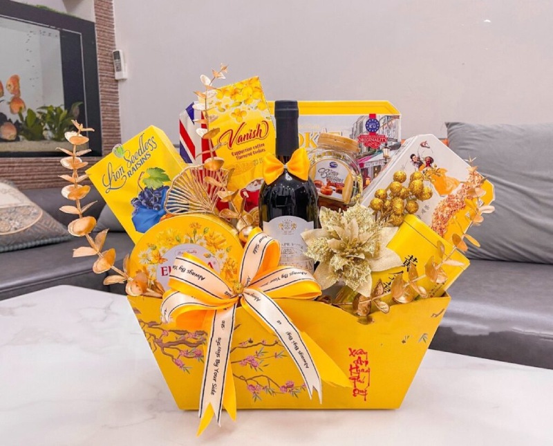 Giỏ bánh kẹo quà tết