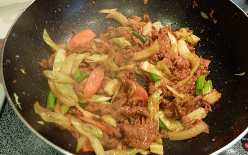 Heo rừng xào hành tây ngọt giòn thấm đẫm