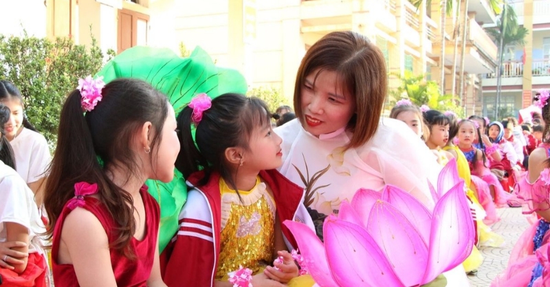 Cô và trò trong ngày kỉ niệm 20/11