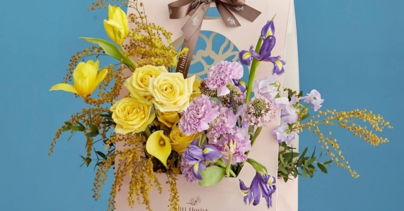 Hình ảnh túi hoa vàng tím tặng thầy cô