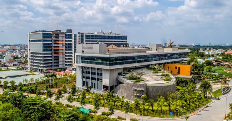 Khuôn viên rộng lớn của trường đại học văn lang