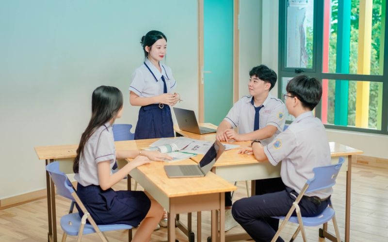 Học sinh tham gia thảo luận nhóm
