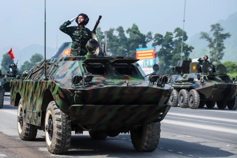 Xe thiết giáp BTR Việt Nam trong lễ duyệt binh