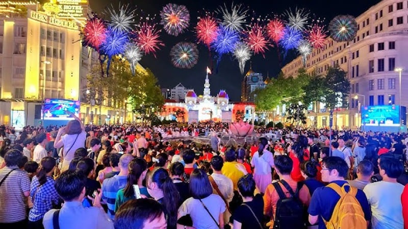 Đi xem Countdown Tết với nhóm bạn vui, an toàn và ý nghĩa hơn