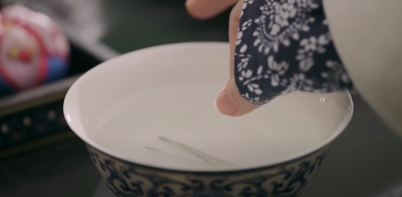 Tập tục thả kim trên nước lễ Thất Tịch