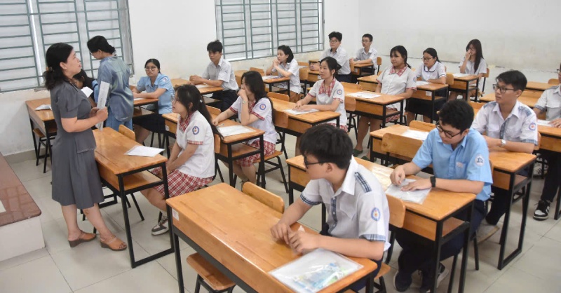 giáo viên phổ biến quy chế thi