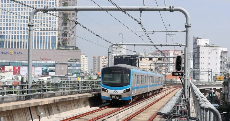 Tàu metro đi suôi tiên - bến thành