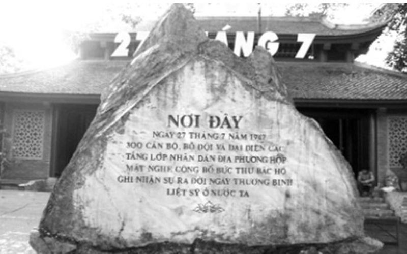 Bia tưởng niệm ngày 27/7 – Ngày Thương binh Liệt sĩ