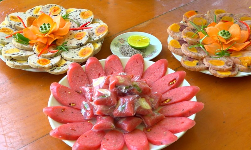 Các loại chả và nem trong cỗ Tết miền Tây