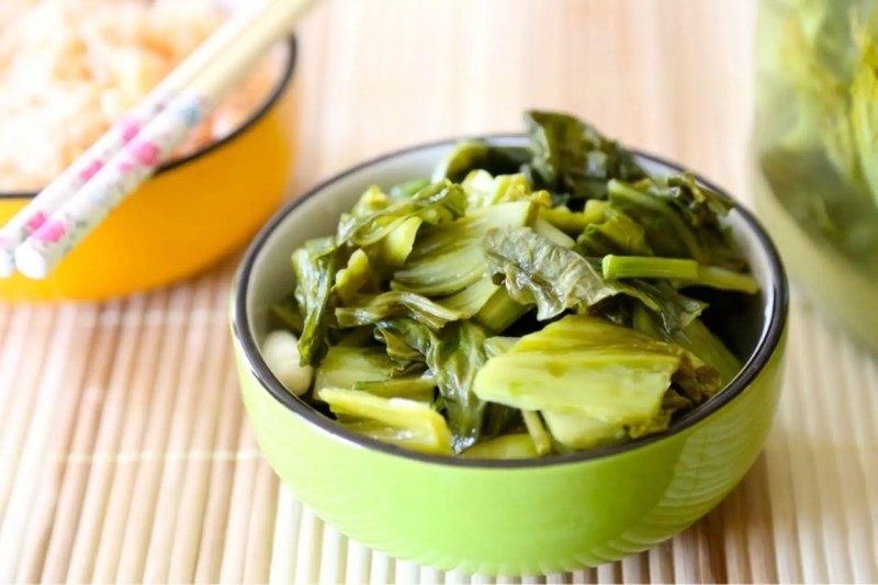 Dưa cải chua dùng kèm cỗ Tết