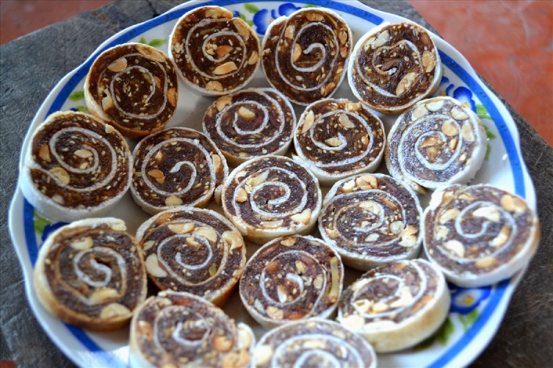 Bánh phồng cuốn chuối mâm cỗ Tết miền Tây