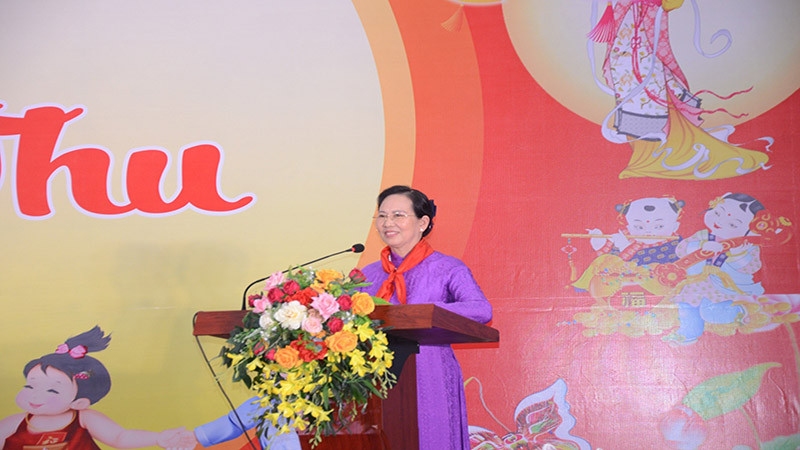 Đại diện nữ lãnh đạo phát biểu trong sự kiện Tết Trung thu