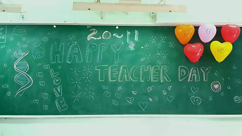 sử dụng bóng bay trang trí bảng 20/11