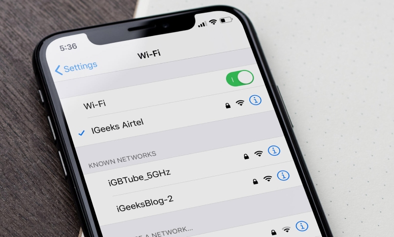 Kiểm tra kết nối WiFi trên iPhone để sửa lỗi mất tin nhắn Messenger