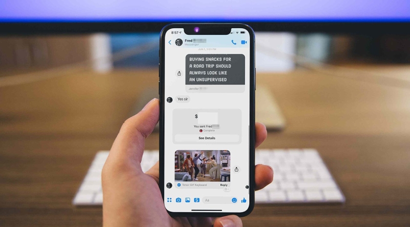 Giao diện trò chuyện trên Messenger bằng iPhone được kết nối mạng ổn định