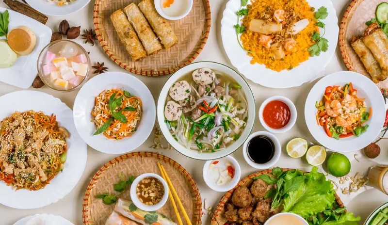 Bàn tiệc sum vầy với nhiều món Việt hấp dẫn ngày 2/9