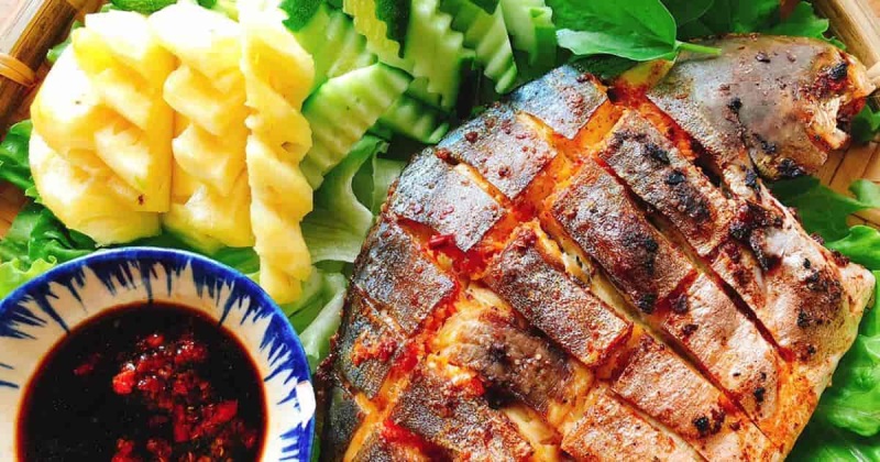 Cá nướng than hoa thơm lừng, đậm đà hương vị