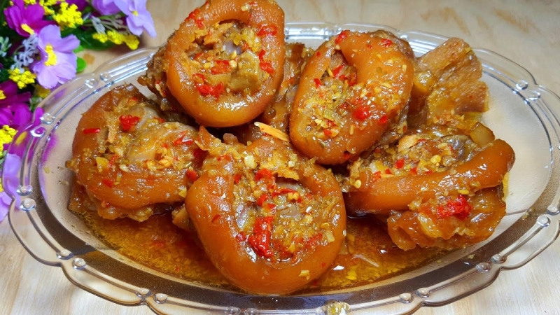 Đĩa đuôi heo kho sả ớt thơm ngon
