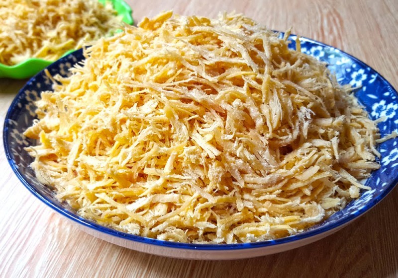 Chà bông gà xé sợi tơi mềm có vị mặn ngọt nhẹ rất thích hợp ăn kèm cháo hoặc cơm trắng