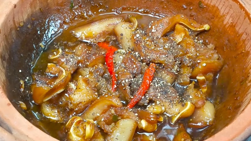 Món tai heo kho tiêu