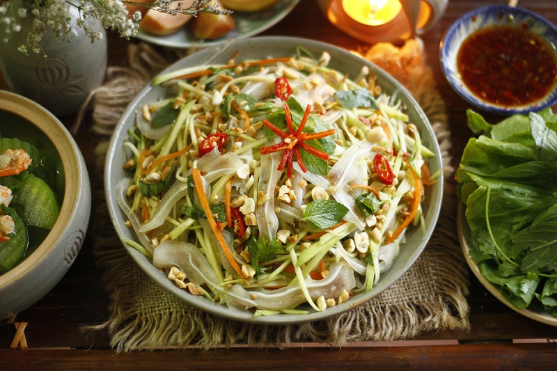 Món gỏi tai heo xoài xanh