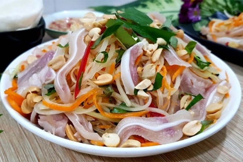 Món gỏi tai heo ngó sen