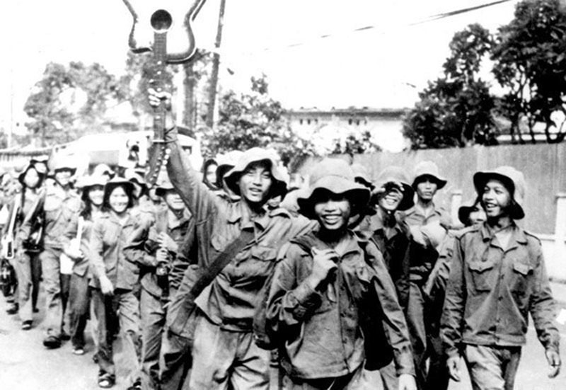Thanh niên xung phong vui mừng trong ngày giải phóng miền Nam 30/4/1975.