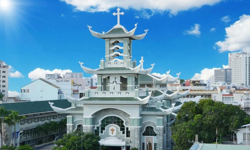 Nhà thờ Ba chuông mang kiến trúc Á Đông độc đáo