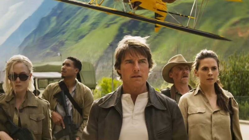 Tom Cruise và những người đồng hành