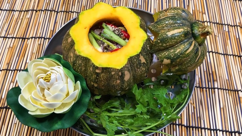 Món óc heo chưng bí đỏ thanh đạm