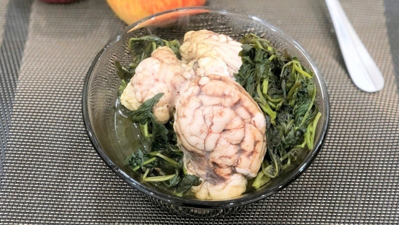 Món óc heo hầm ngải cứu bổ dưỡng