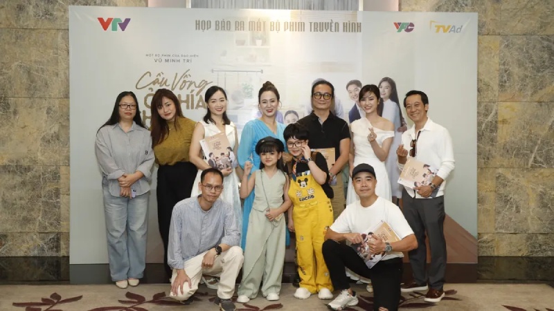 Họp báo ra mắt phim cầu vồng ở phía chân trời của VTV