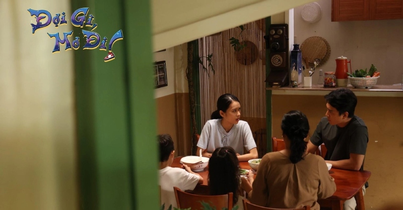 Khung cảnh quây quần bên bữa ăn gia đình
