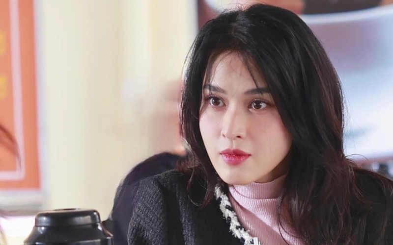Nữ diễn viên xinh đẹp trong mặt trời lạnh