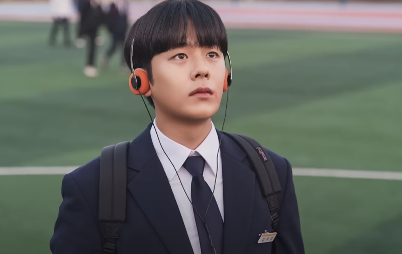 Lee Jung Ha trong bộ đồ đồng phục trường học