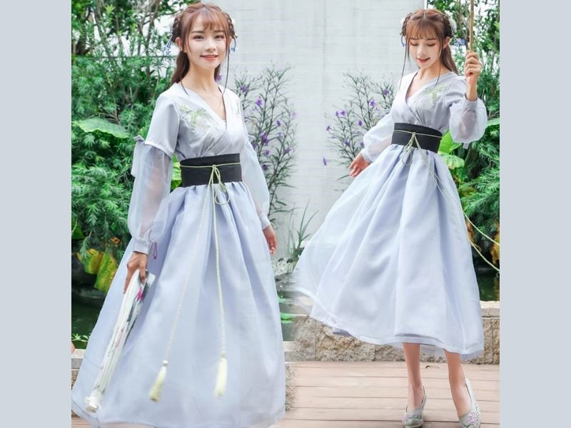 Váy cổ trang cách tân dành cho nữ