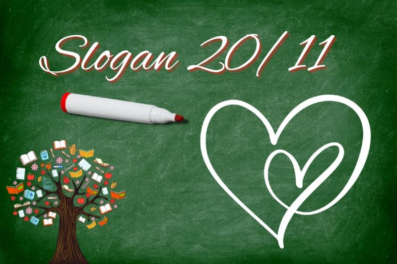 Bảng xanh với dòng chữ “Slogan 20/11”