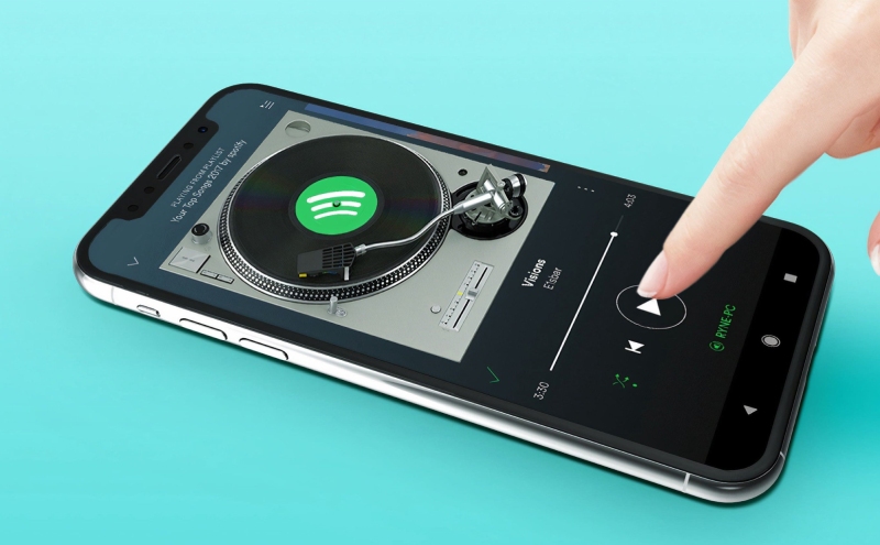 Giao diện Spotify phát nhạc trên điện thoại