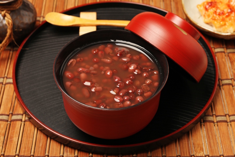 ăn chè đậu đỏ tương trưng cho may mắn và hạnh phúc