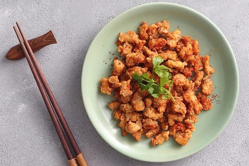 Món sụn gà chiên giòn sốt bơ tỏi hấp dẫn