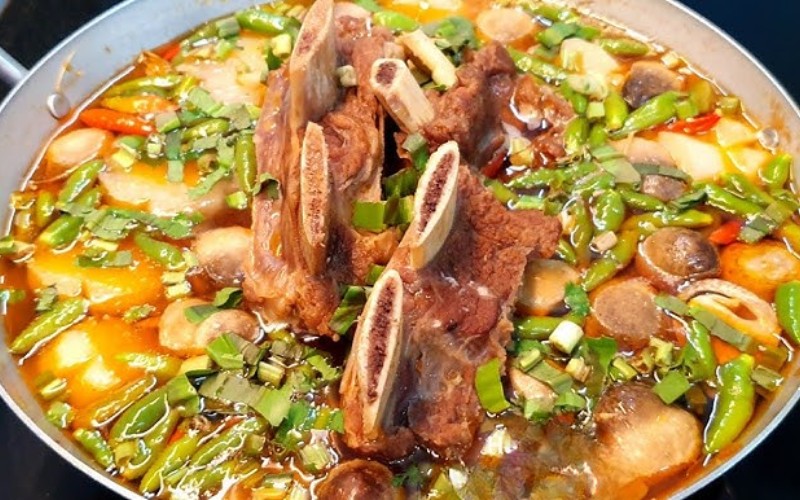 Lẩu sườn bò hầm sả thơm ngon