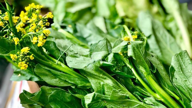 Cải ngồng và thịt gà là bộ đôi hỗ trợ tiêu hóa