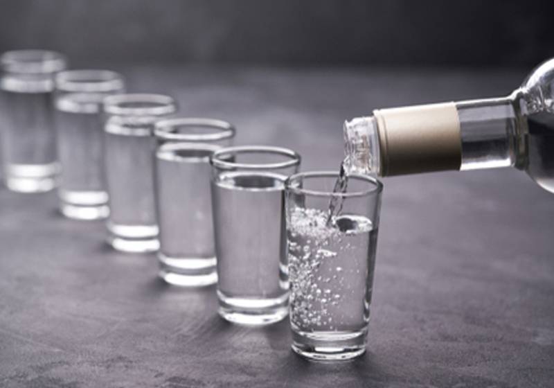 rượu trắng với thịt gà giúp hỗ trợ lưu thông khí huyết