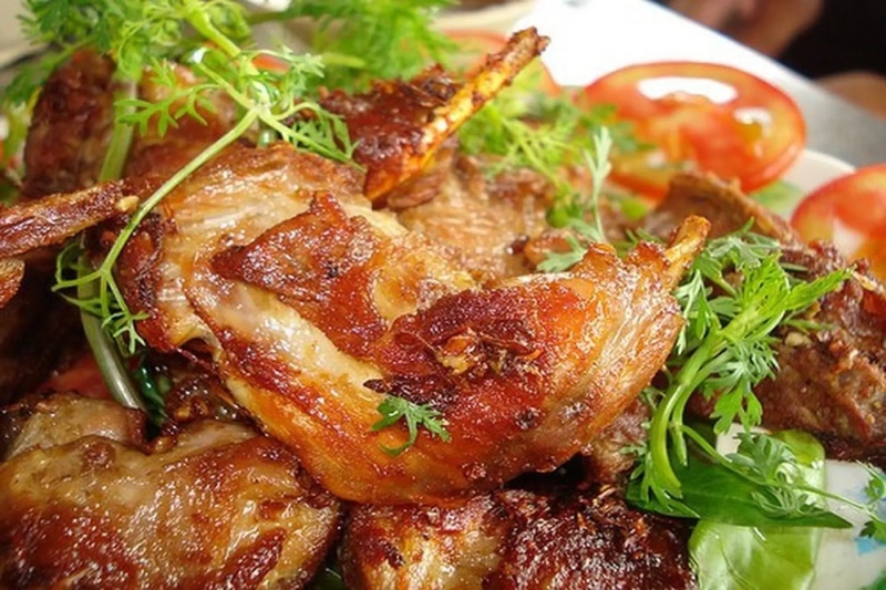 Thịt thăn chuôi heo chiên vàng giòn
