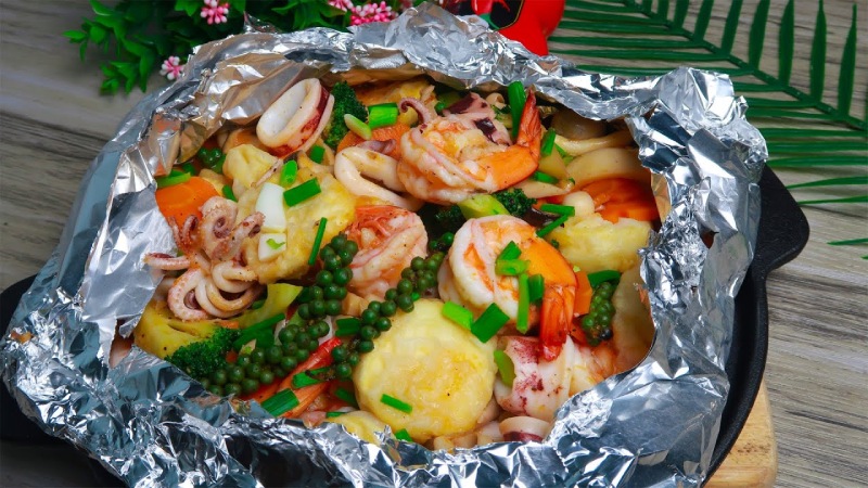 Đậu hũ hải sản nướng giấy bạc