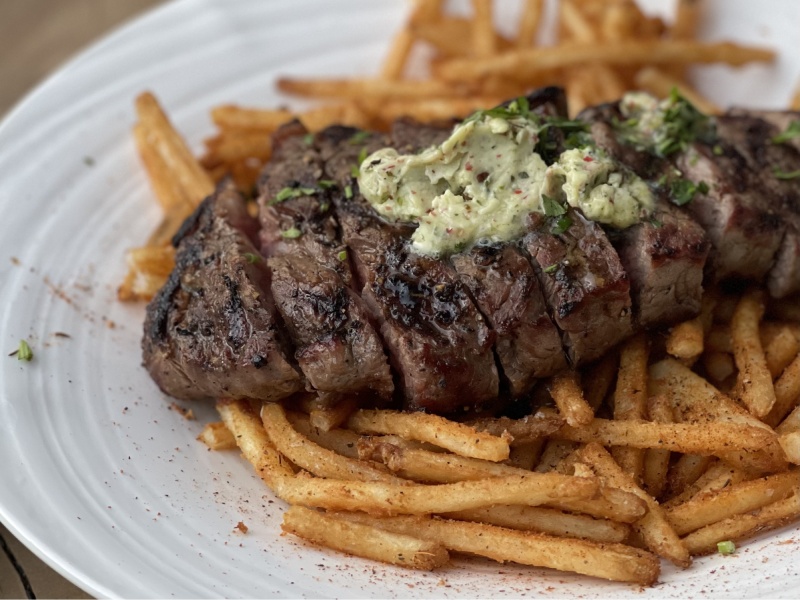 Món beefsteak ăn cùng khoai tây chiên