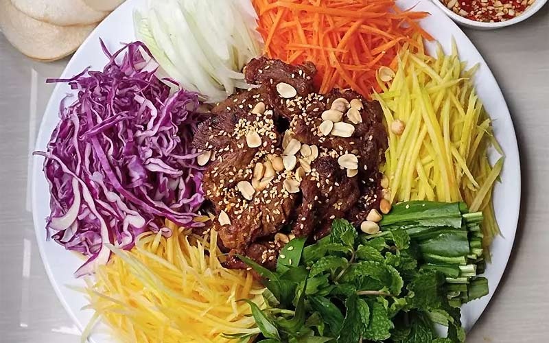 Món gỏi bò ngũ sắc