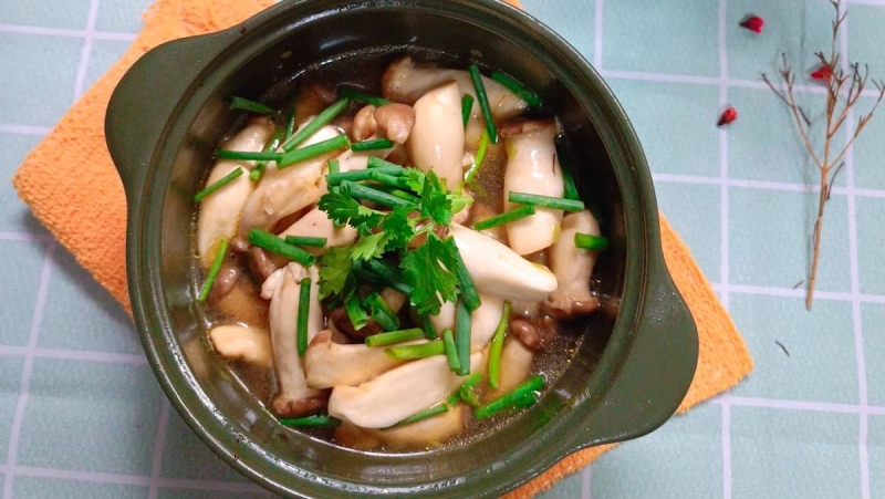 Món nấm đùi gà rim tiêu chay